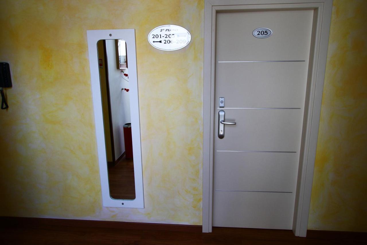 רימיני Hotel Arena מראה חיצוני תמונה